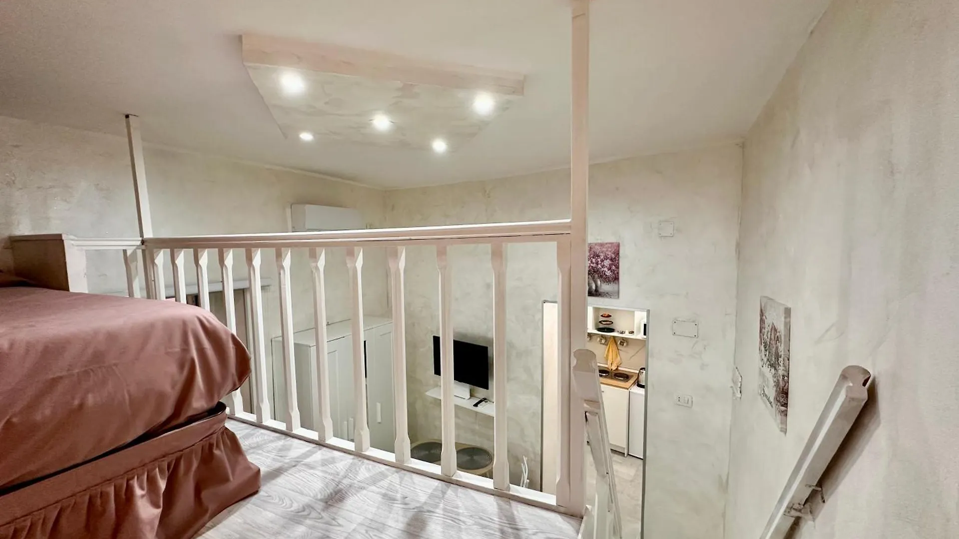 Roila House - Self Checkin Apartment Naples 0*,  Italy