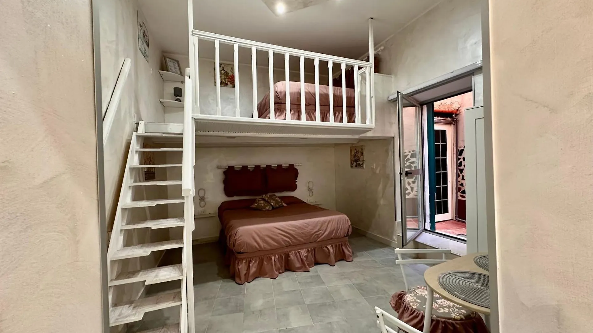 Roila House - Self Checkin Apartment Naples 0*,